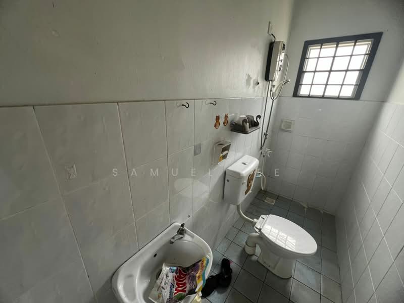 Rumah Teres 2 Tingkat untuk Disewa di Taman Puteri Wangsa (Ulu Tiram) - Samuel Lee - Bathroom - PropertyGuru.com.my
