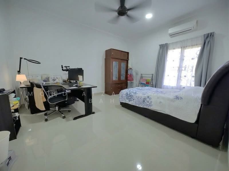 Rumah Banglo untuk Dijual di Bandar Baru Bangi (Selangor) - Mohd Aizat Saiful Bahri - Bedroom - PropertyGuru.com.my