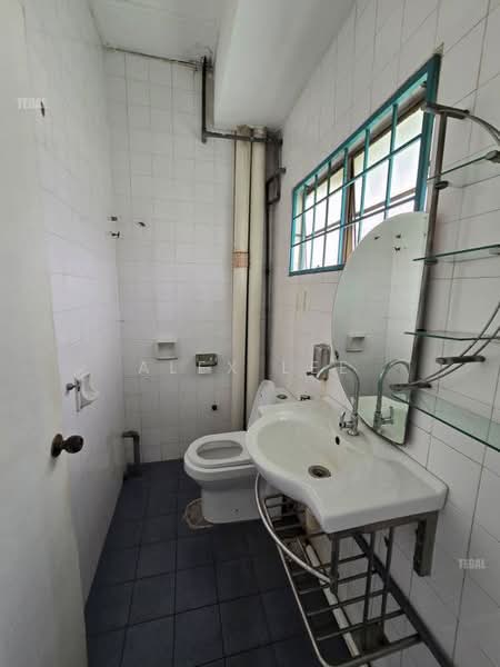 Warehouse for Rent in Puchong (Selangor) - Alex Lee - Bathroom - PropertyGuru.com.my