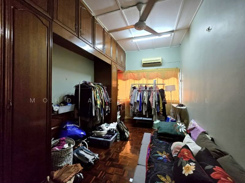 2-storey Terraced House for Sale in Taman Cempaka (Ampang) - Mohd Aizat Saiful Bahri - Bedroom - PropertyGuru.com.my