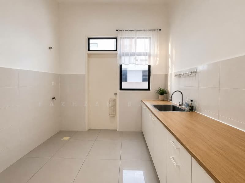 Rumah Teres 2 Tingkat untuk Dijual di Eco Grandeur (Puncak Alam) - Fakhzan Badiran - Kitchen - PropertyGuru.com.my