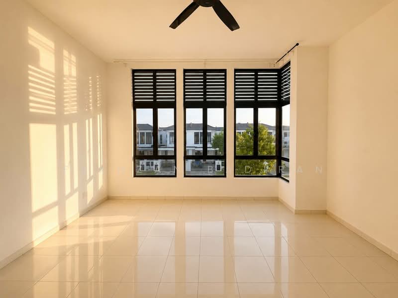 Rumah Teres 2 Tingkat untuk Dijual di Eco Grandeur (Puncak Alam) - Fakhzan Badiran - Living Room - PropertyGuru.com.my