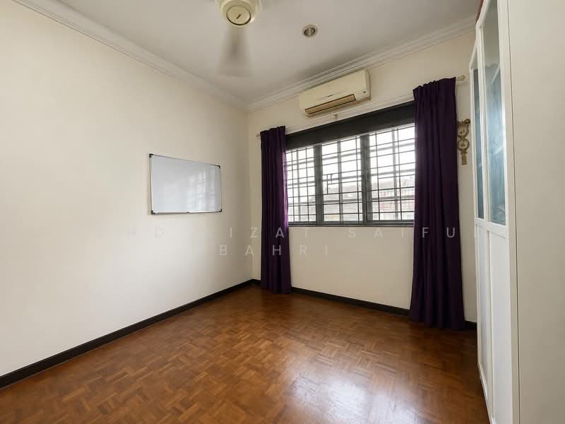 2-storey Terraced House for Sale in Usj 2 (Subang Jaya) - Mohd Aizat Saiful Bahri - Bedroom - PropertyGuru.com.my