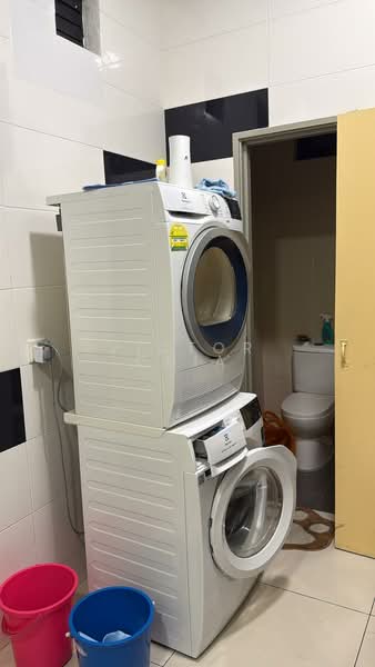 Service Residence for Sale at D'Summit Residences - Victor Chia - Bathroom - PropertyGuru.com.my