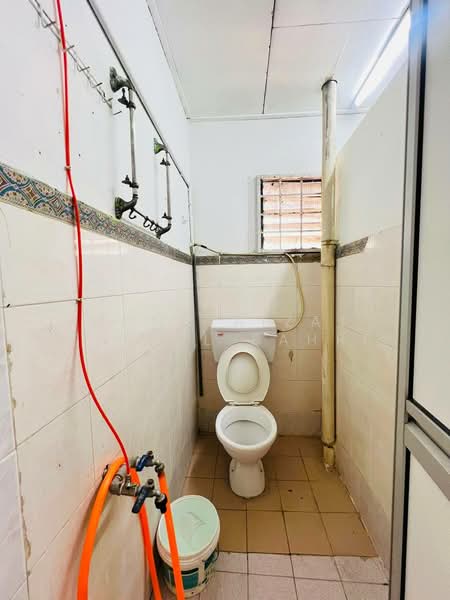Rumah Teres 1 Tingkat untuk Dijual di Bandar Kinrara Seksyen 1 (Bandar Kinrara) - Mohd Aizat Saiful Bahri - Bathroom - PropertyGuru.com.my