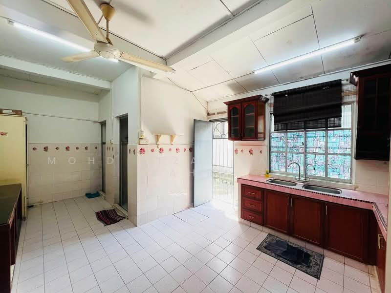 Rumah Teres 1 Tingkat untuk Dijual di Bandar Kinrara Seksyen 1 (Bandar Kinrara) - Mohd Aizat Saiful Bahri - Kitchen - PropertyGuru.com.my