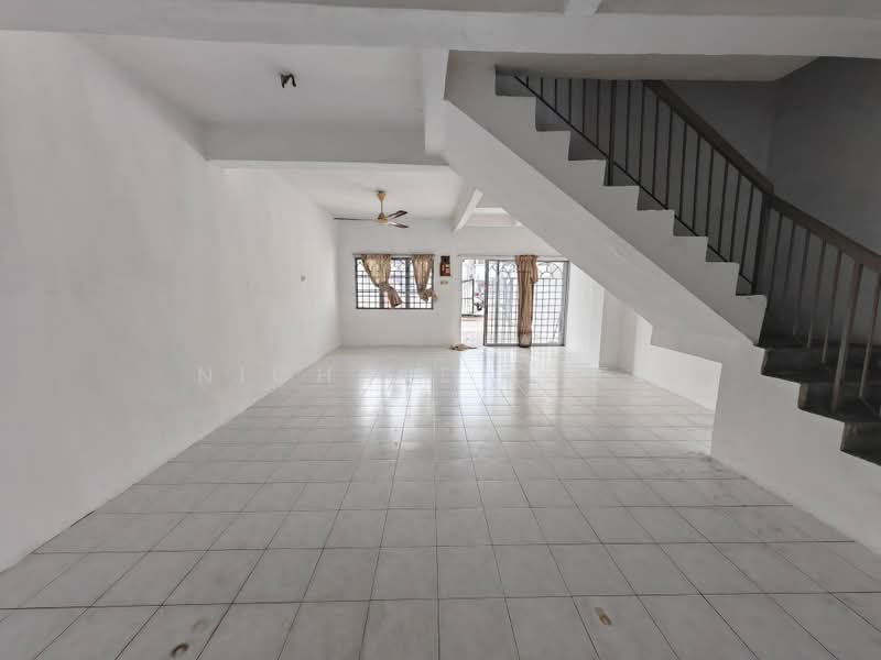 Rumah Teres 2 Tingkat untuk Dijual di Taman Sri Sentosa (Klang) - Nichole Chew - Living Room - PropertyGuru.com.my