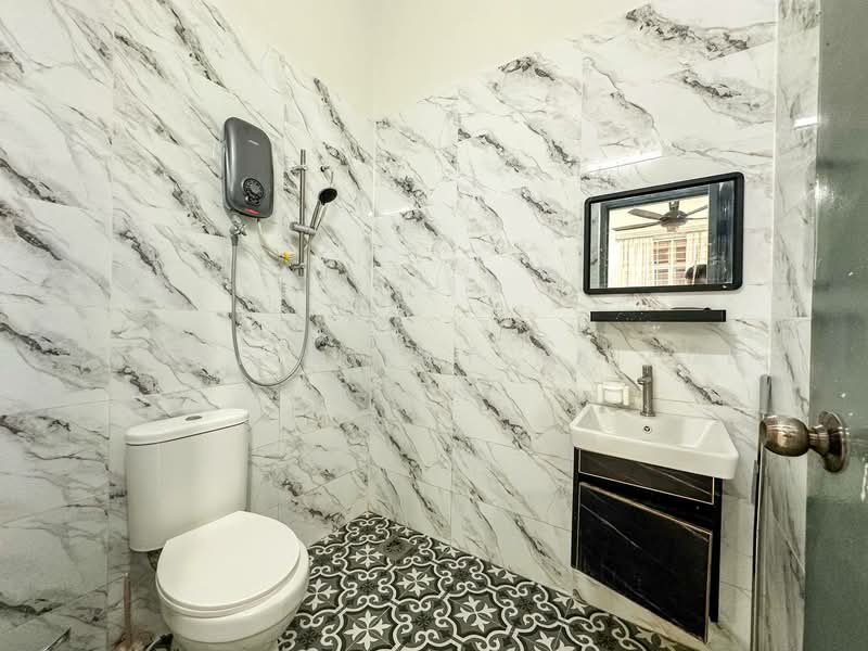 Terraced House for Sale in Bandar Baru Nilai (Nilai) - Mohd Aizat Saiful Bahri - Bathroom - PropertyGuru.com.my