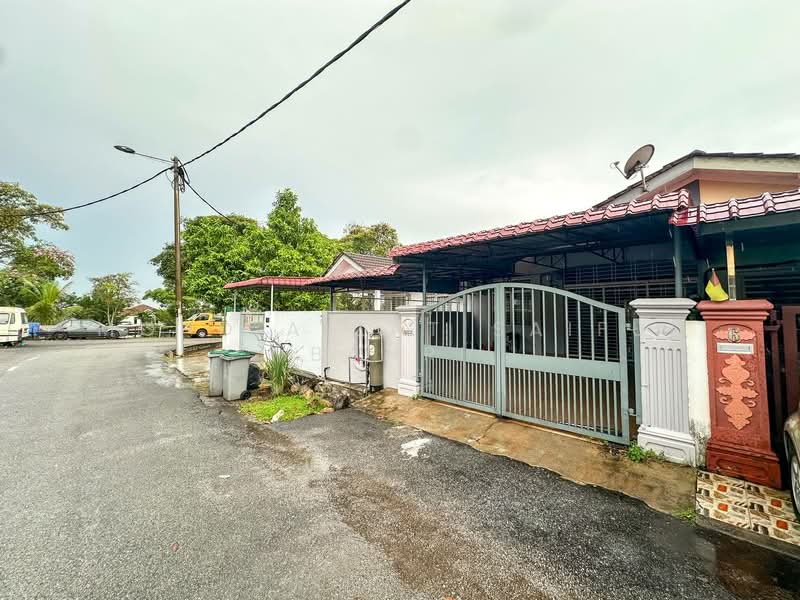 Terraced House for Sale in Bandar Baru Nilai (Nilai) - Mohd Aizat Saiful Bahri - Exterior - PropertyGuru.com.my