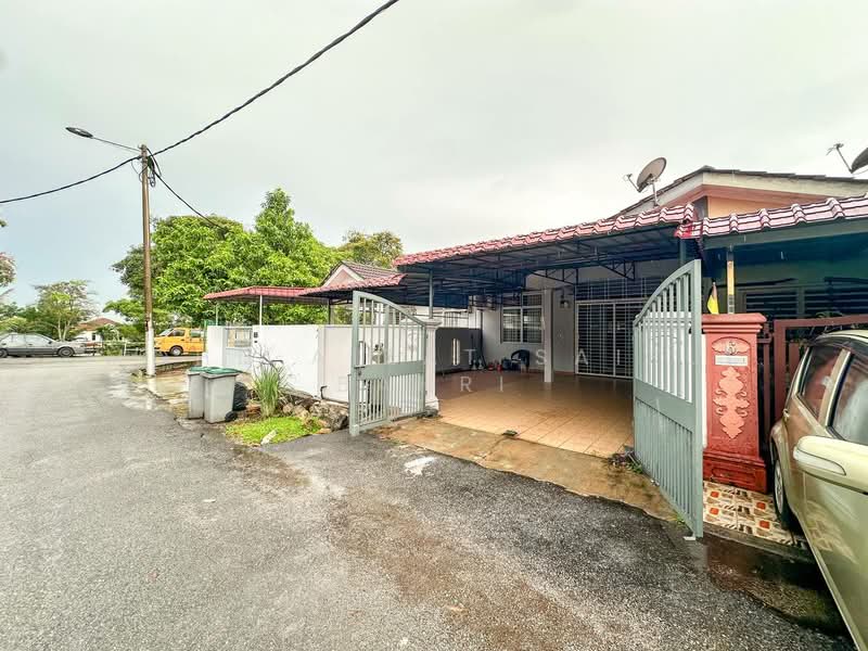 Terraced House for Sale in Bandar Baru Nilai (Nilai) - Mohd Aizat Saiful Bahri - Exterior - PropertyGuru.com.my