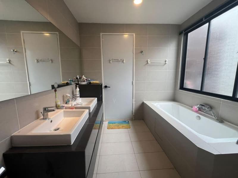 Rumah Berkembar untuk Dijual di Rawang (Selangor) - Kelly Kok - Bathroom - PropertyGuru.com.my