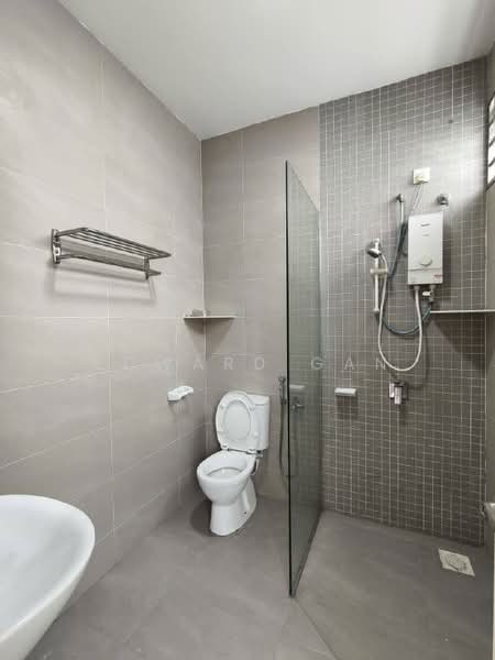 Semi-Detached House for Rent in Senibong Villas (Masai) - Edward Gan - Bathroom - PropertyGuru.com.my