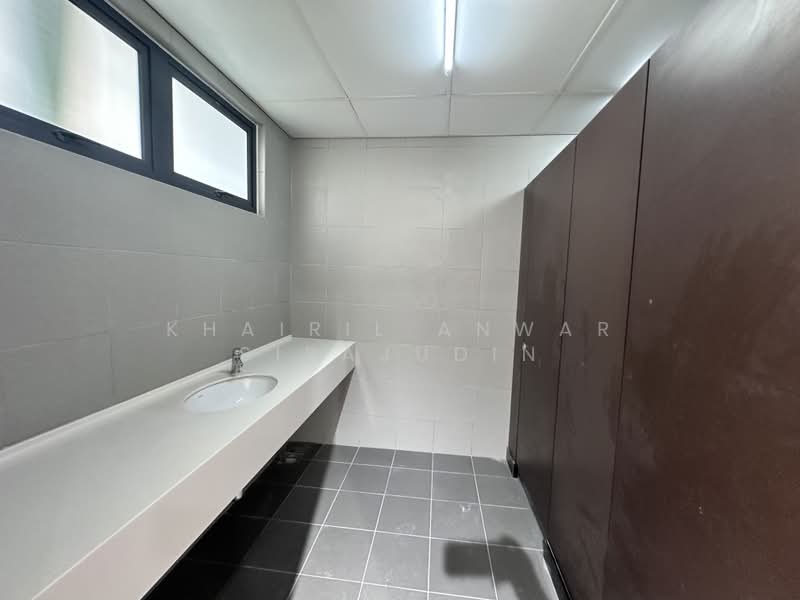 Office for Rent in Bukit Jelutong (Shah Alam) - Khairil Anwar Sirajudin - Bathroom - PropertyGuru.com.my