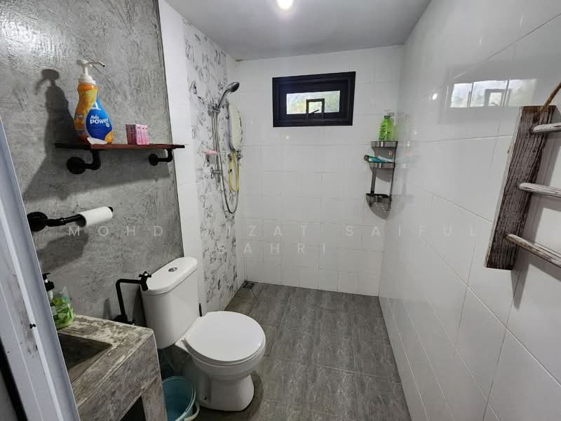 Agricultural Land for Sale in Taman Jelebu (Kuala Klawang) - Mohd Aizat Saiful Bahri - Bathroom - PropertyGuru.com.my