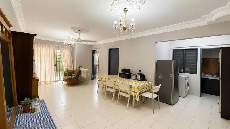 Apartment for Sale at Lakeview Apartments - Hazeman Omar - Living Room - PropertyGuru.com.my