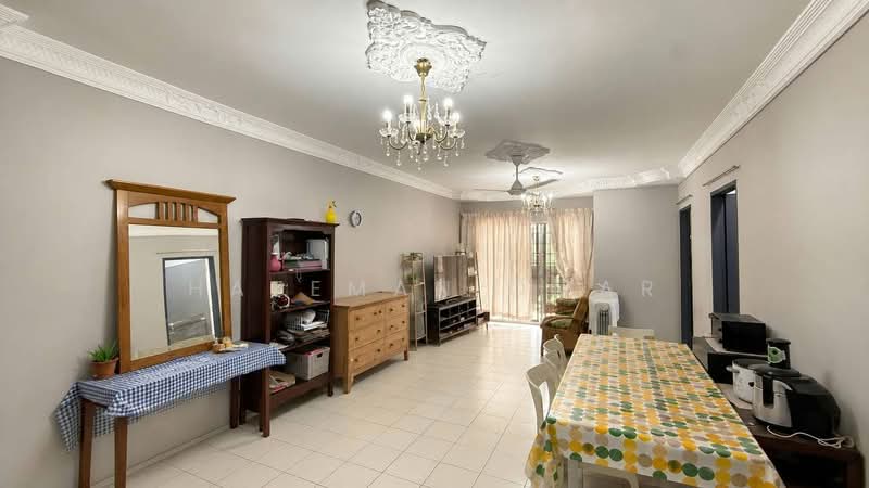Apartment for Sale at Lakeview Apartments - Hazeman Omar - Living Room - PropertyGuru.com.my