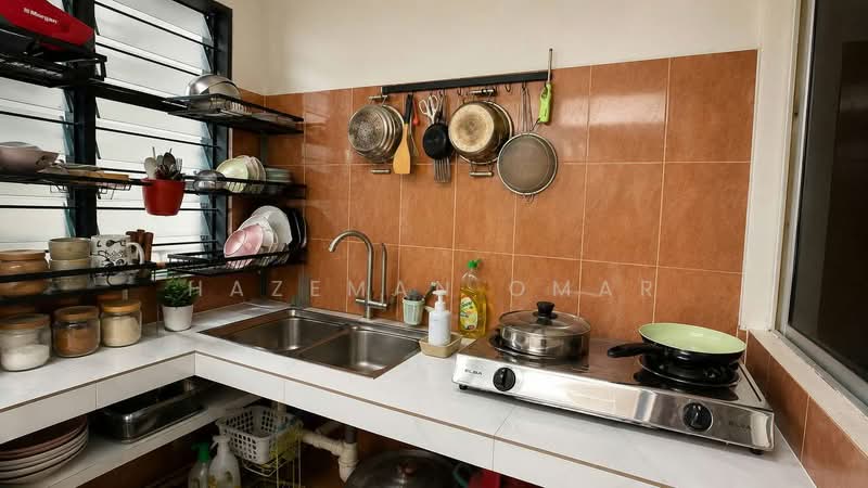 Apartment for Sale at Lakeview Apartments - Hazeman Omar - Kitchen - PropertyGuru.com.my
