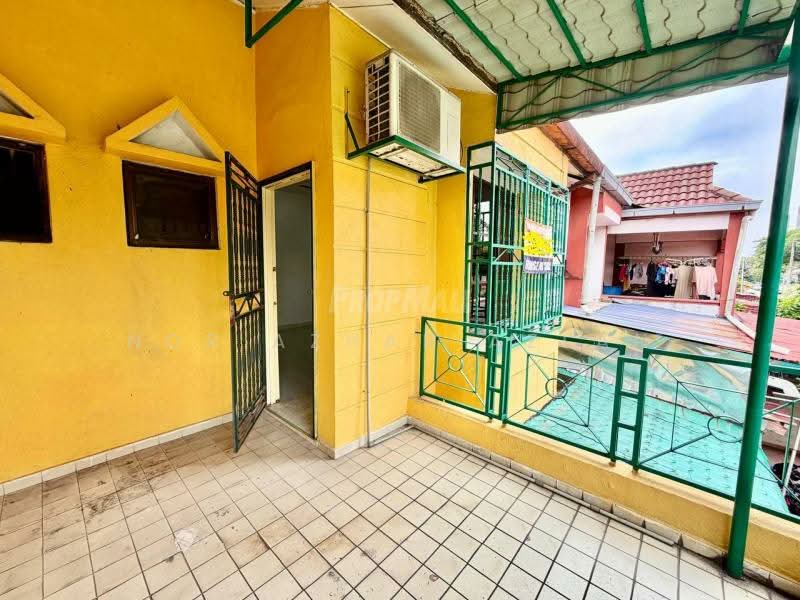 2-storey Terraced House for Sale in Taman Desaria (Petaling Jaya) - Nor Azhar Azlan - Balcony - PropertyGuru.com.my