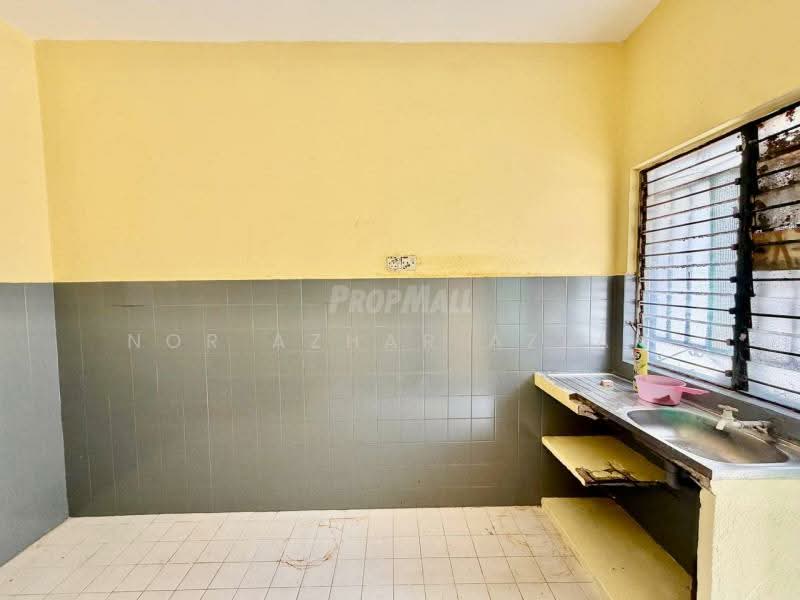 2-storey Terraced House for Sale in Taman Desaria (Petaling Jaya) - Nor Azhar Azlan - Kitchen - PropertyGuru.com.my