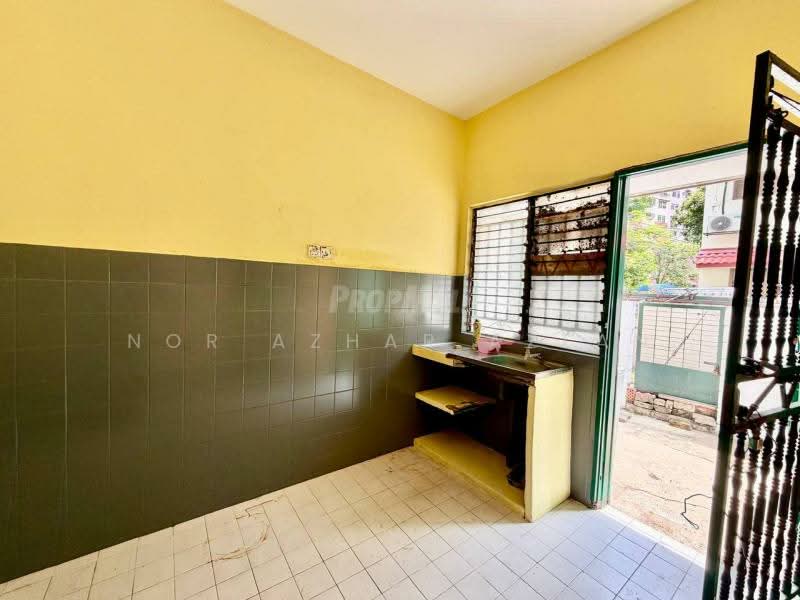 2-storey Terraced House for Sale in Taman Desaria (Petaling Jaya) - Nor Azhar Azlan - Kitchen - PropertyGuru.com.my