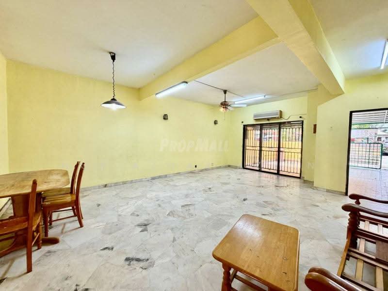 2-storey Terraced House for Sale in Taman Desaria (Petaling Jaya) - Nor Azhar Azlan - Living Room - PropertyGuru.com.my