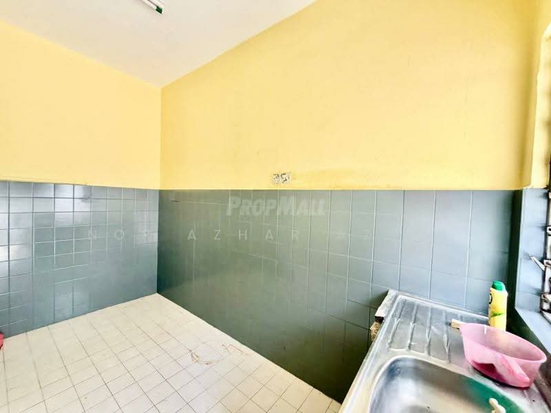 2-storey Terraced House for Sale in Taman Desaria (Petaling Jaya) - Nor Azhar Azlan - Kitchen - PropertyGuru.com.my