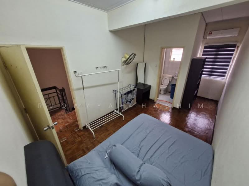 Rumah Teres 2 Tingkat untuk Dijual di Bandar Bukit Mahkota (Bangi) - Ruqayyah Hashim - Bedroom - PropertyGuru.com.my