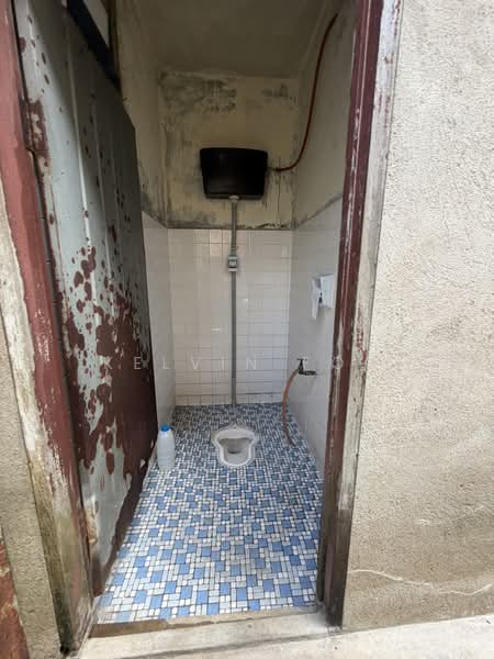 Shop for Sale in Pekan Teluk Intan (Teluk Intan) - Kelvin Foo - Bathroom - PropertyGuru.com.my