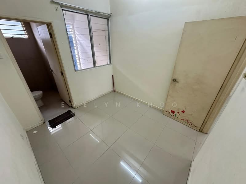 2-storey Terraced House for Sale in Taman Desa Country Homes (Rawang) - Evelyn Khoo - Room - PropertyGuru.com.my