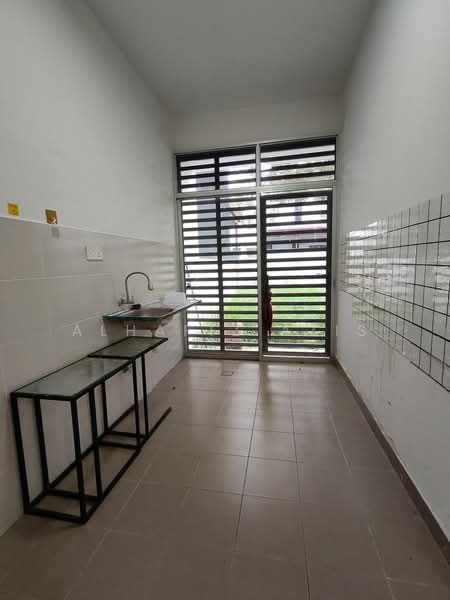 Semi-Detached House for Sale in Taman Daiman Jaya (Kota Tinggi) - ALHAFIZ AZIS - Kitchen - PropertyGuru.com.my