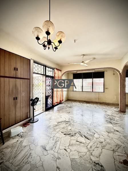 2-storey Terraced House for Sale in Island Glades (Jelutong) - Rachael Tan - Living Room - PropertyGuru.com.my