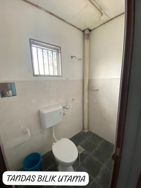 2-storey Terraced House for Sale in South Port (Pelabuhan Selatan) (Port Klang (Pelabuhan Klang)) - Mohd Daim Jamil - Bathroom - PropertyGuru.com.my