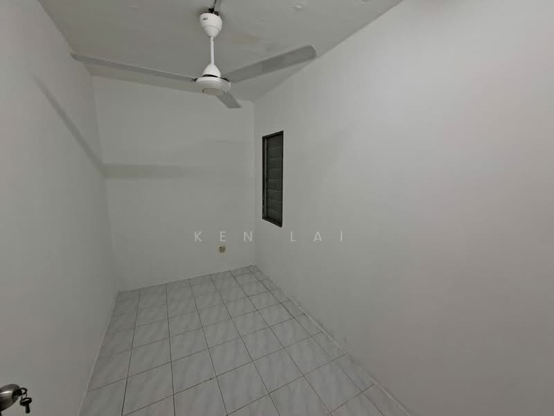 Flat for Sale at Lestari Apartment - Ken Lai - bedroom - PropertyGuru.com.my