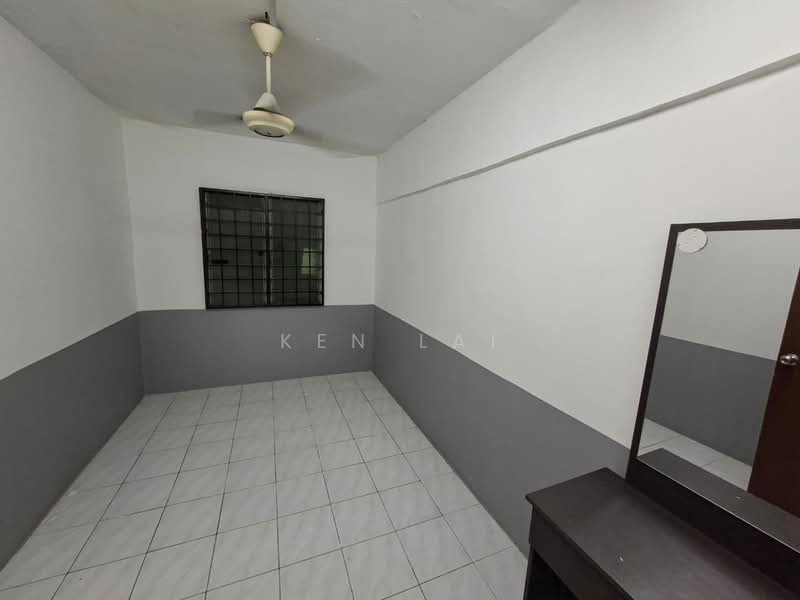 Flat for Sale at Lestari Apartment - Ken Lai - bedroom - PropertyGuru.com.my