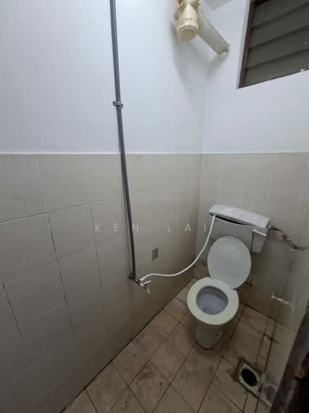 Flat for Sale at Lestari Apartment - Ken Lai - Bathroom - PropertyGuru.com.my