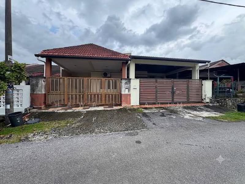 Rumah Teres 1 Tingkat untuk Dijual di Bandar Bukit Mahkota (Bangi) - Hawa Ibrahim - Exterior - PropertyGuru.com.my