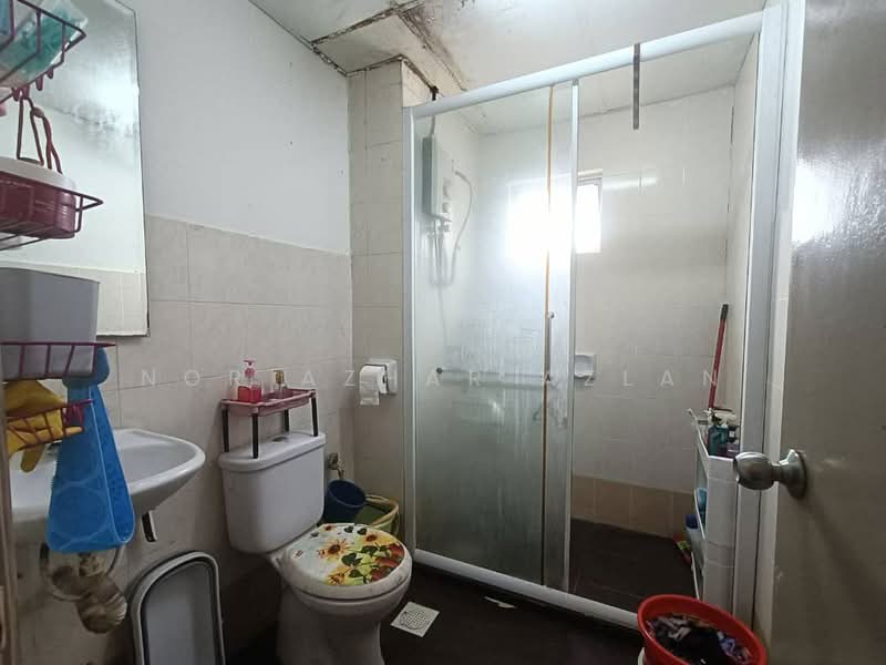 Service Residence for Sale at Casa Subang - Nor Azhar Azlan - Bathroom - PropertyGuru.com.my