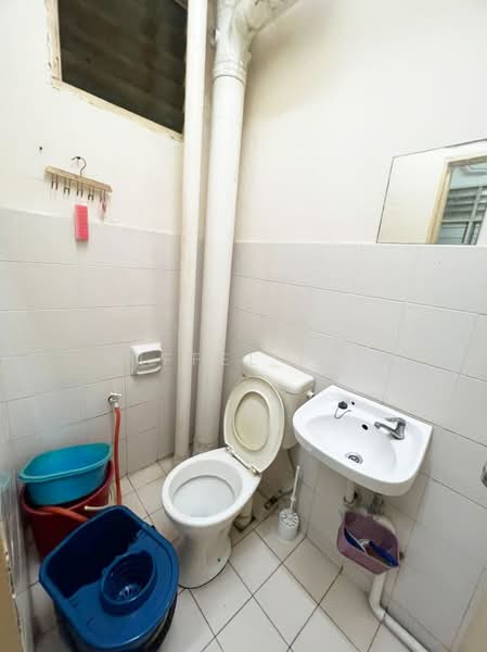 Apartment for Rent at Pangsapuri Lagoon Perdana - Eiffel Lai - Bathroom - PropertyGuru.com.my