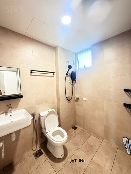 Servis Apartment untuk Disewa di The Tresor @ Gravit8 - Stella Tan - Bathroom - PropertyGuru.com.my