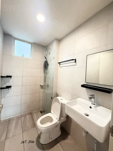 Servis Apartment untuk Disewa di The Tresor @ Gravit8 - Stella Tan - Bathroom - PropertyGuru.com.my