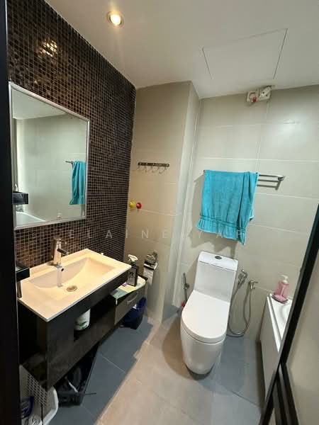 Kondominium untuk Dijual di 100 Residency - Elaine Yap - Bathroom - PropertyGuru.com.my