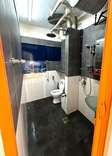 Flat for Sale at Pangsapuri Sri Meranti - Coee Siew - Bathroom - PropertyGuru.com.my