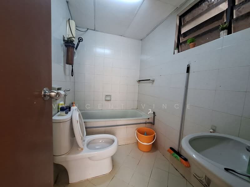 Condominium for Sale at Villa Putra - Vincent Vince - Bathroom - PropertyGuru.com.my