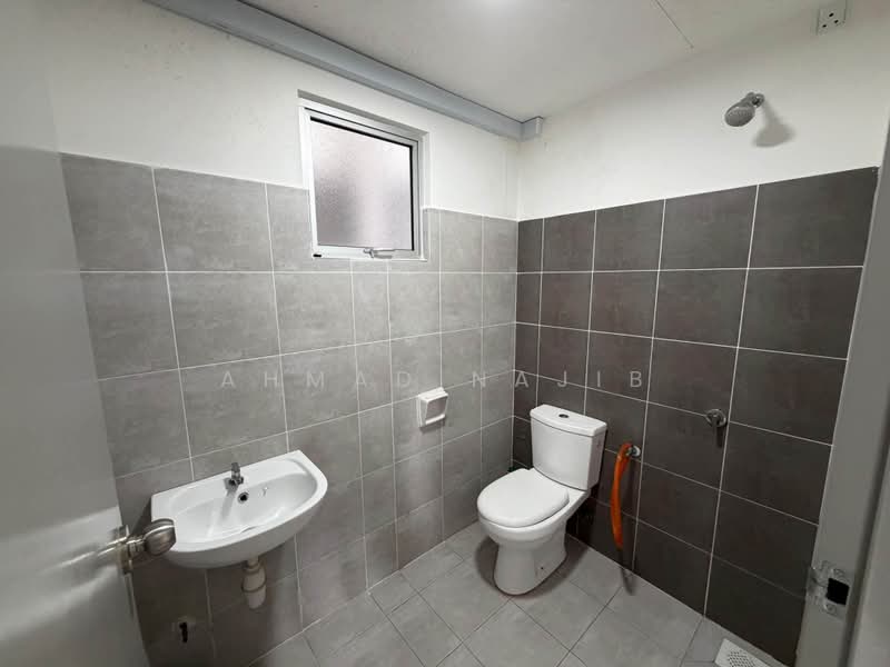 Pangsapuri untuk Disewa di Lily Apartment @ Kuchai Lama - Ahmad Najib - Bathroom - PropertyGuru.com.my