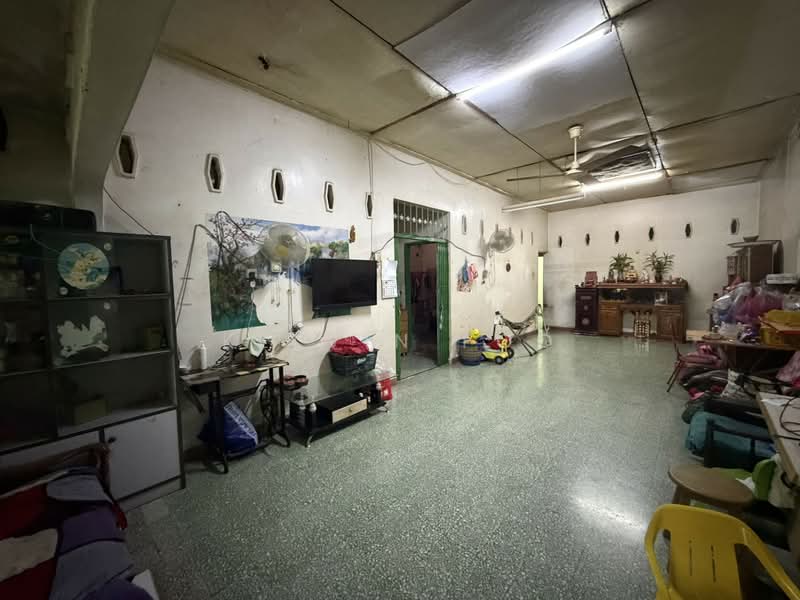 Rumah Berkembar untuk Dijual di Taman Orkid (Teluk Intan) - Kelvin Foo - Living Room - PropertyGuru.com.my