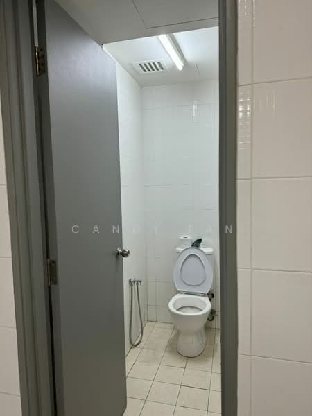 Servis Apartment untuk Dijual di Domain 2 @ NeoCyber - Candy Tan - Bathroom - PropertyGuru.com.my