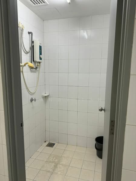 Servis Apartment untuk Dijual di Domain 2 @ NeoCyber - Candy Tan - Bathroom - PropertyGuru.com.my
