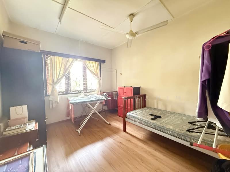 Bungalow for Sale in Kampung Tunku (Petaling Jaya) - Ridwan Ibrahim - Bedroom - PropertyGuru.com.my