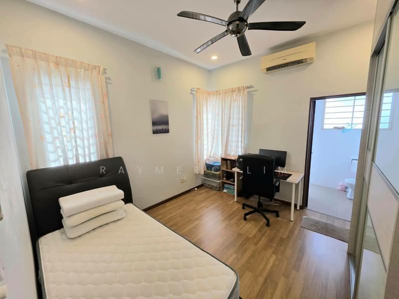 Semi-Detached House for Sale in Rawang (Selangor) - Raymerc Lim - Bedroom - PropertyGuru.com.my