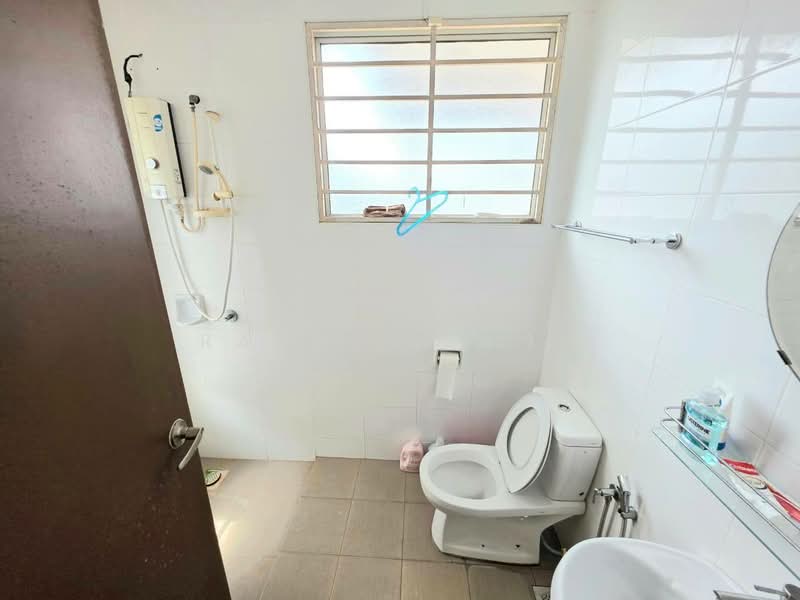 Semi-Detached House for Sale in Rawang (Selangor) - Raymerc Lim - Bathroom - PropertyGuru.com.my
